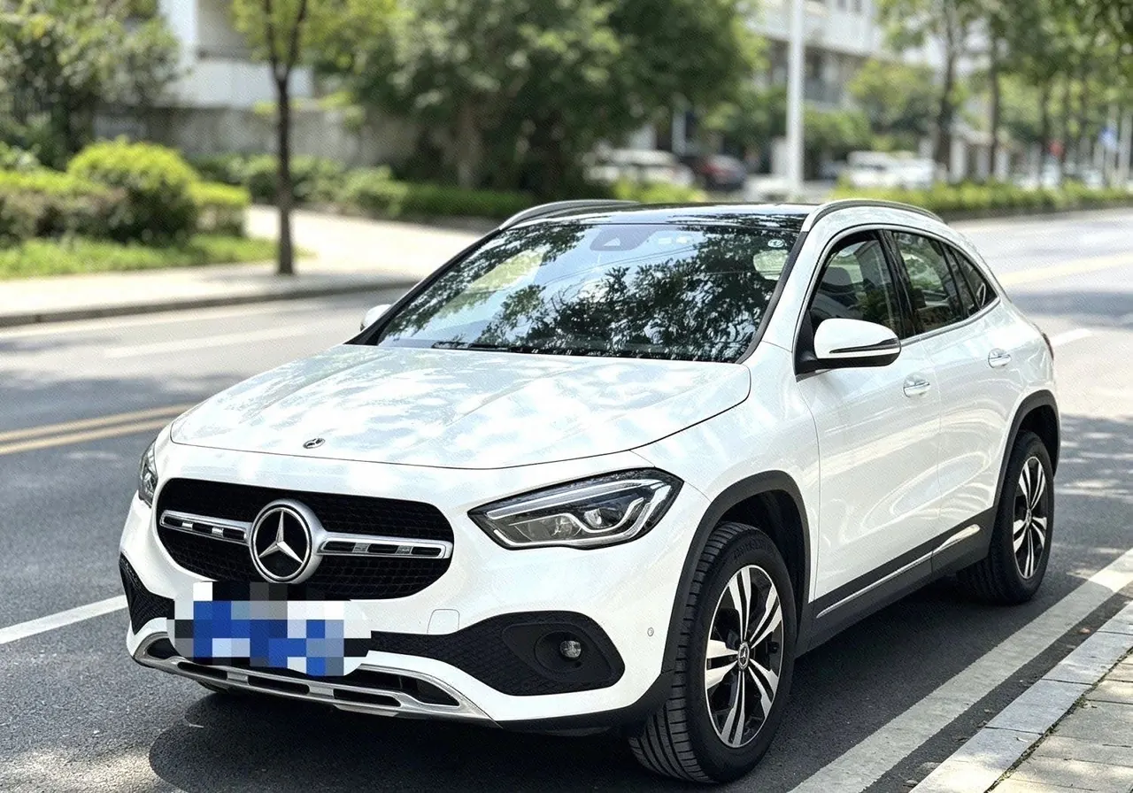 Mercedes Benz 2022 GLA 200 1.3T automatic gear - View 1