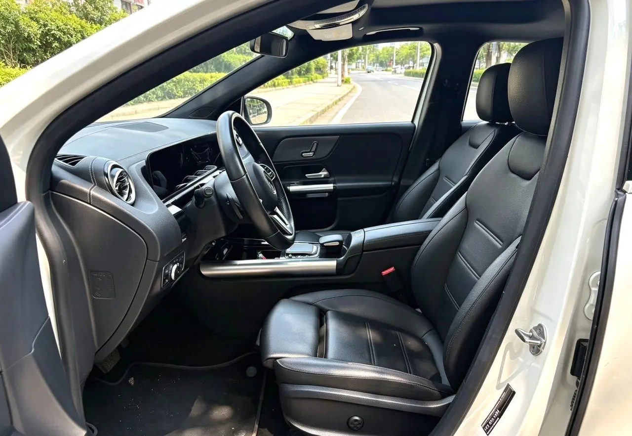 Mercedes Benz 2022 GLA 200 1.3T automatic gear 3
