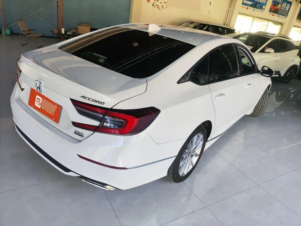 Honda 2022 10th Generation Accord 1.5T Stepless 260TURBO Magic Night Premium Edition Automatic Gear 2