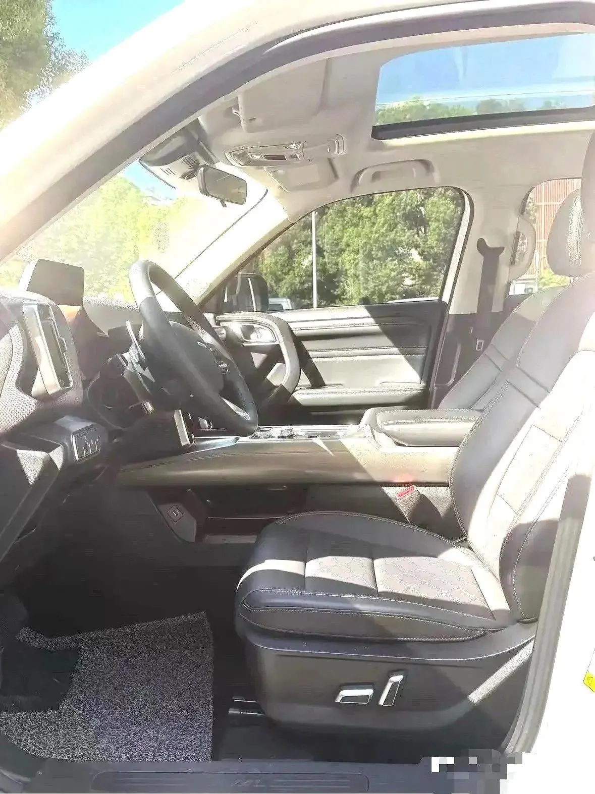 Haval 2022 big dog 2.0T two-wheel drive Chinese hound version automatic gear 2