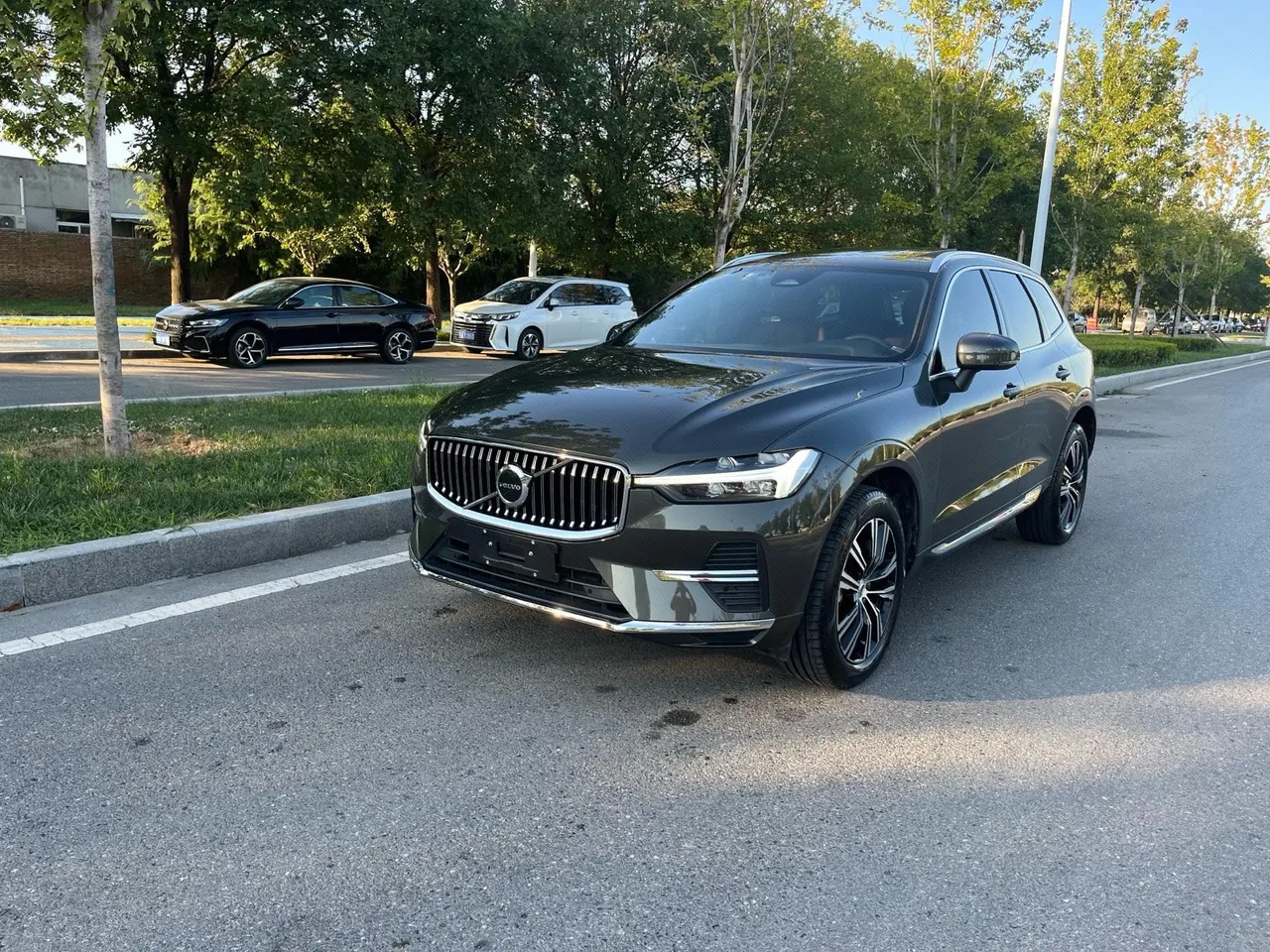 Volvo 2022 XC60 48V 2.0T B5 4-wheel drive Zhiyuan Deluxe Edition Automatic Gear - View 1