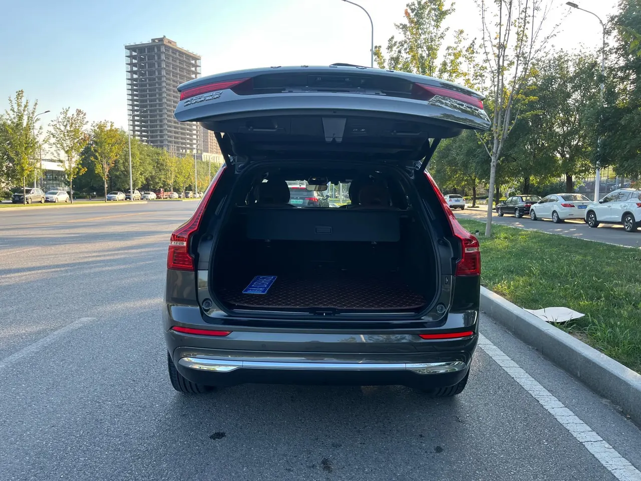 Volvo 2022 XC60 48V 2.0T B5 4-wheel drive Zhiyuan Deluxe Edition Automatic Gear 17