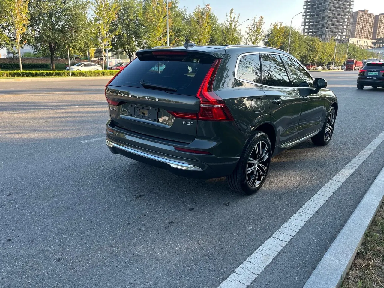 Volvo 2022 XC60 48V 2.0T B5 4-wheel drive Zhiyuan Deluxe Edition Automatic Gear 18