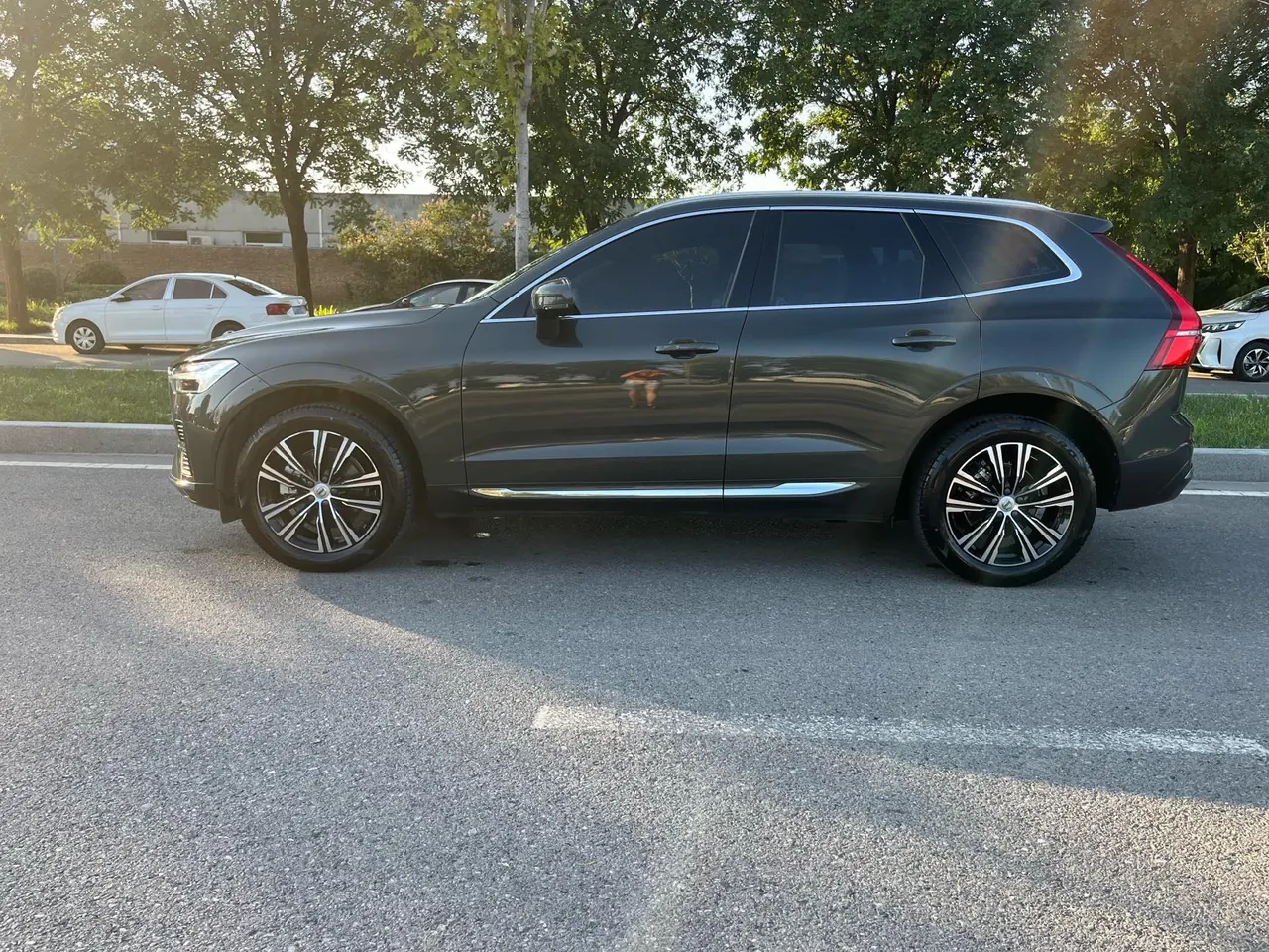 Volvo 2022 XC60 48V 2.0T B5 4-wheel drive Zhiyuan Deluxe Edition Automatic Gear 19
