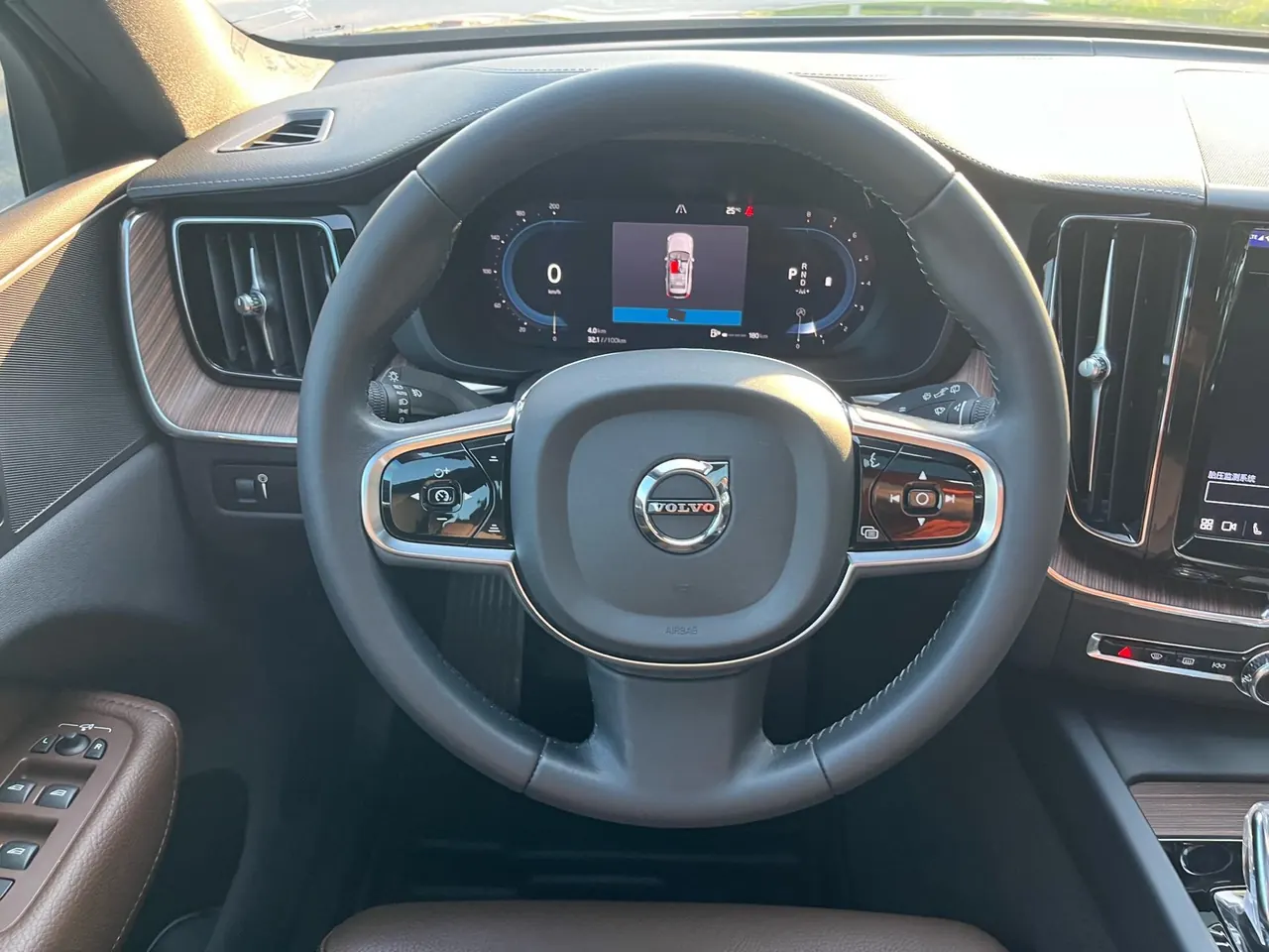 Volvo 2022 XC60 48V 2.0T B5 4-wheel drive Zhiyuan Deluxe Edition Automatic Gear 5