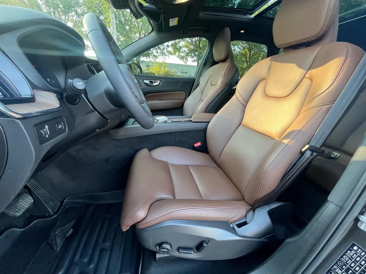 Volvo 2022 XC60 48V 2.0T B5 4-wheel drive Zhiyuan Deluxe Edition Automatic Gear 9