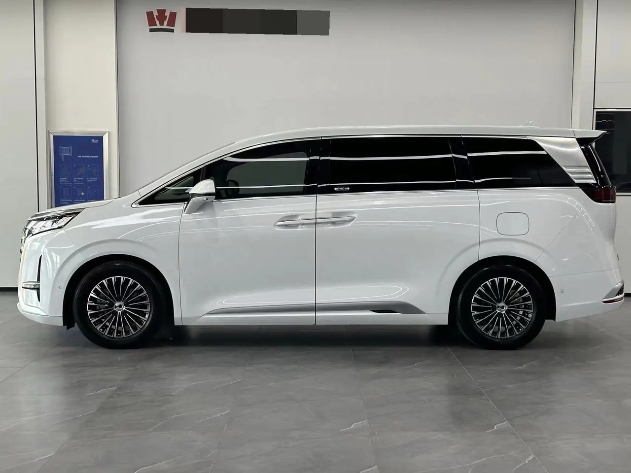 Denza 2022 Denza D9 EV 600 four-wheel drive flagship automatic gear 2