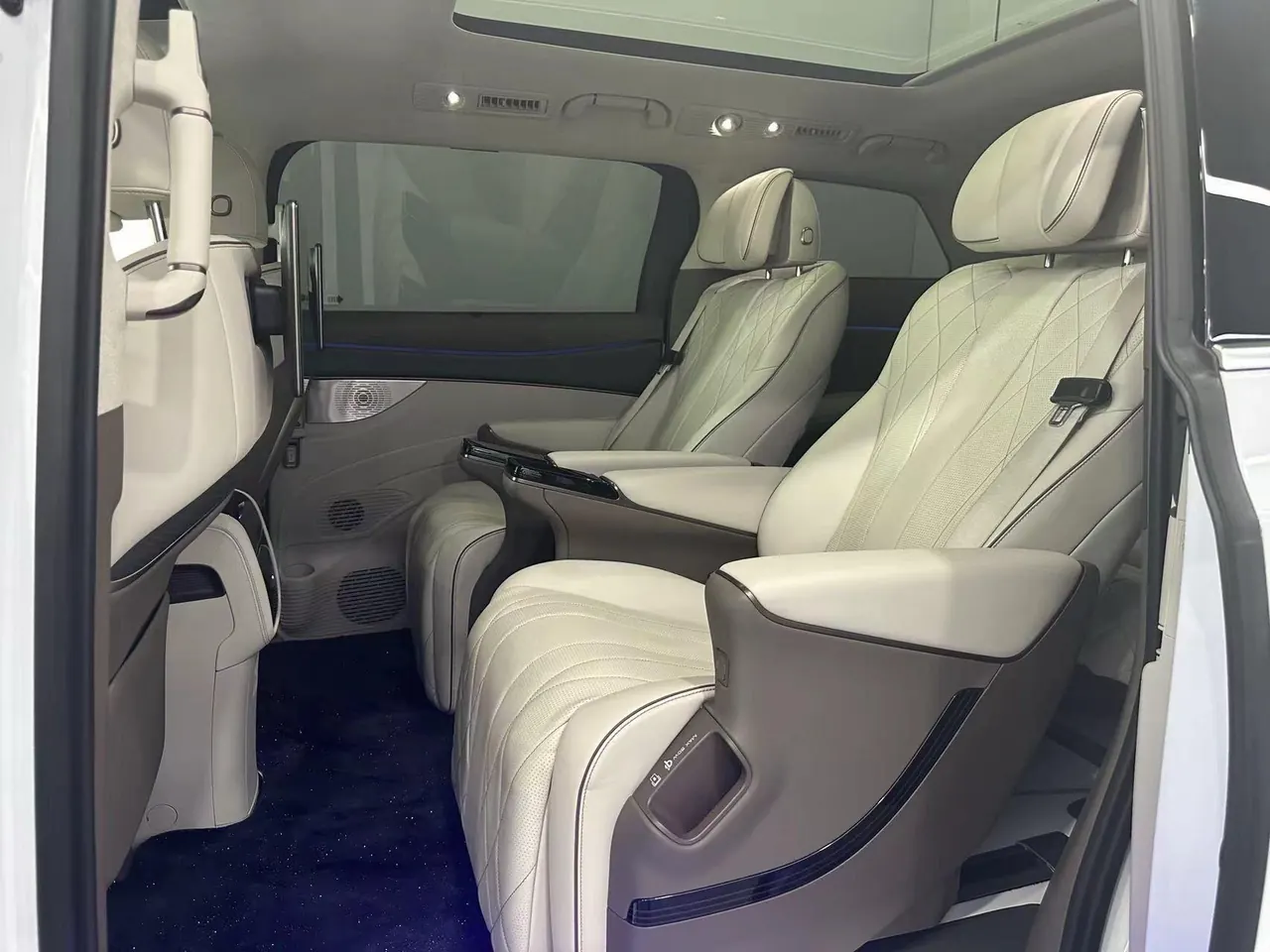 Denza 2022 Denza D9 EV 600 four-wheel drive flagship automatic gear 6