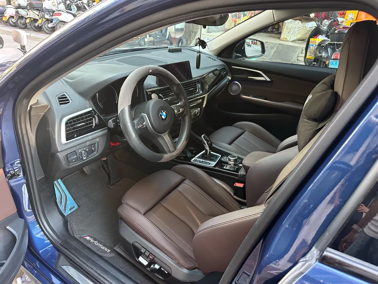 BMW 1 Series 2022 125i 2.0T M Sports Obsidian Night Edition Automatic Gear 3