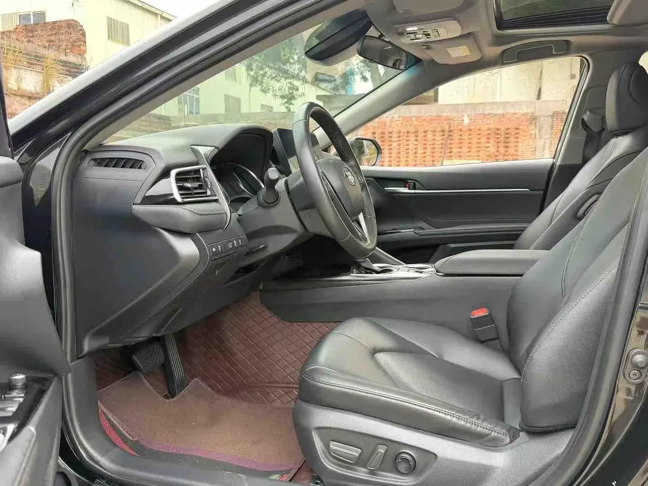 Toyota 2023 Camry 2.0GVP Stepless Leading Edition Automatic Gear 4