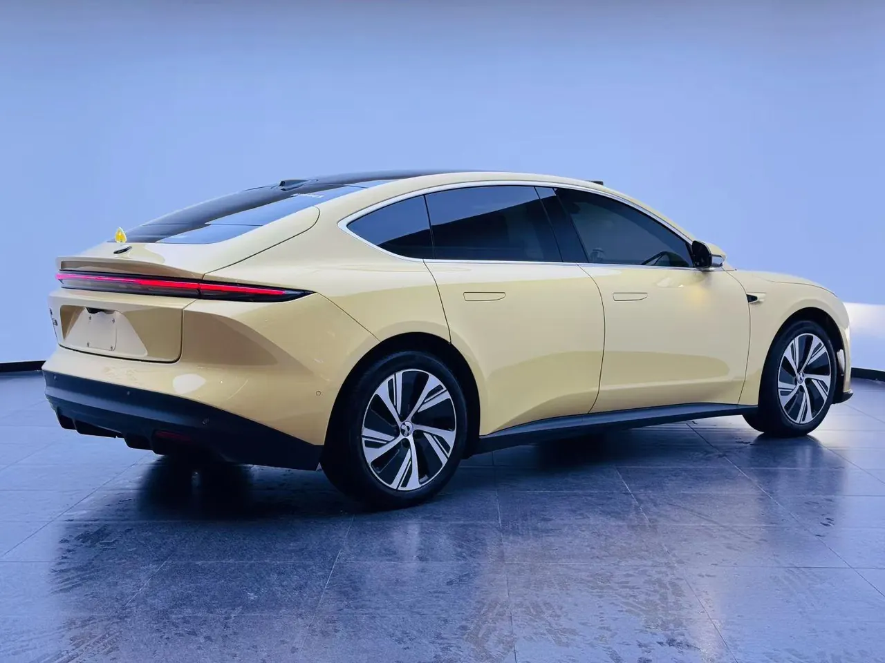 NIO 2022 ET5 75kWh automatic gear 8