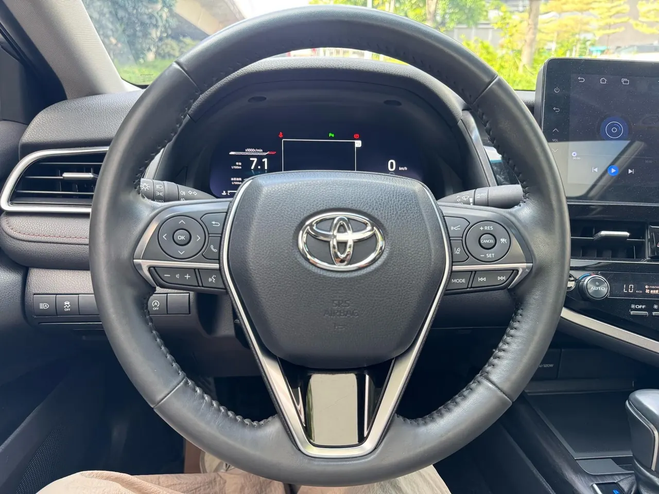 Toyota 2023 Camry 2.5G Deluxe Edition Automatic Gear 10