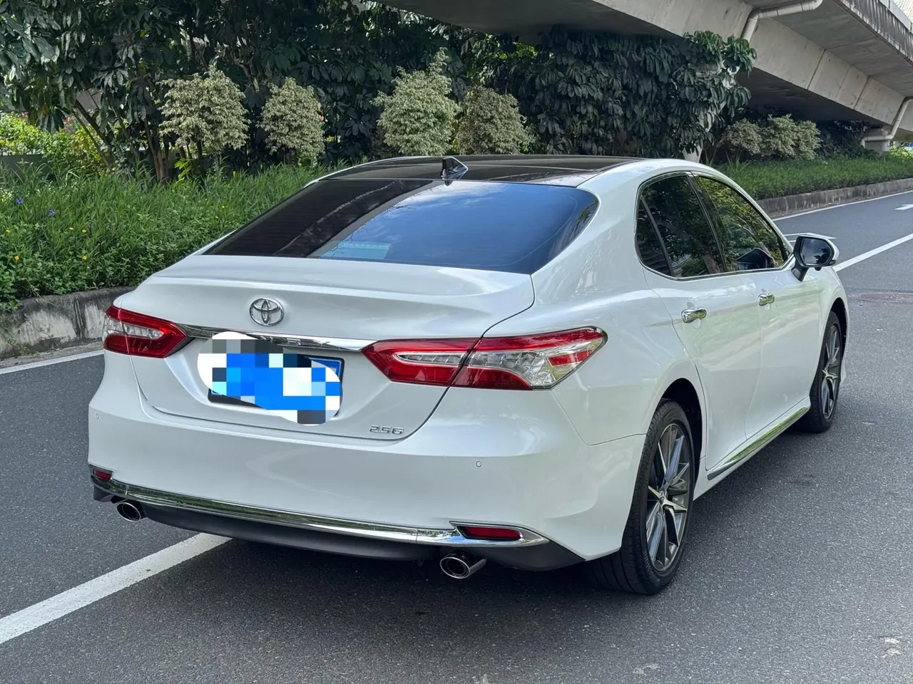 Toyota 2023 Camry 2.5G Deluxe Edition Automatic Gear 3