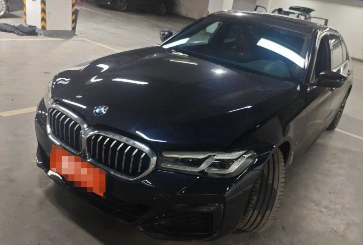 Open image lightbox: BMW 5 Series 2022 525Li 2.0T M Sports Suit Automatic Gear