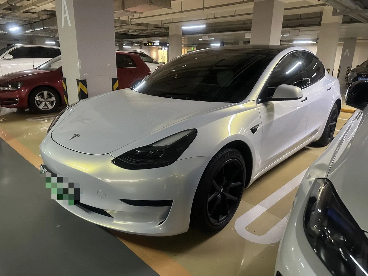 Open image lightbox: Tesla 2022 Model 3 rear-wheel drive version of automatic transmission