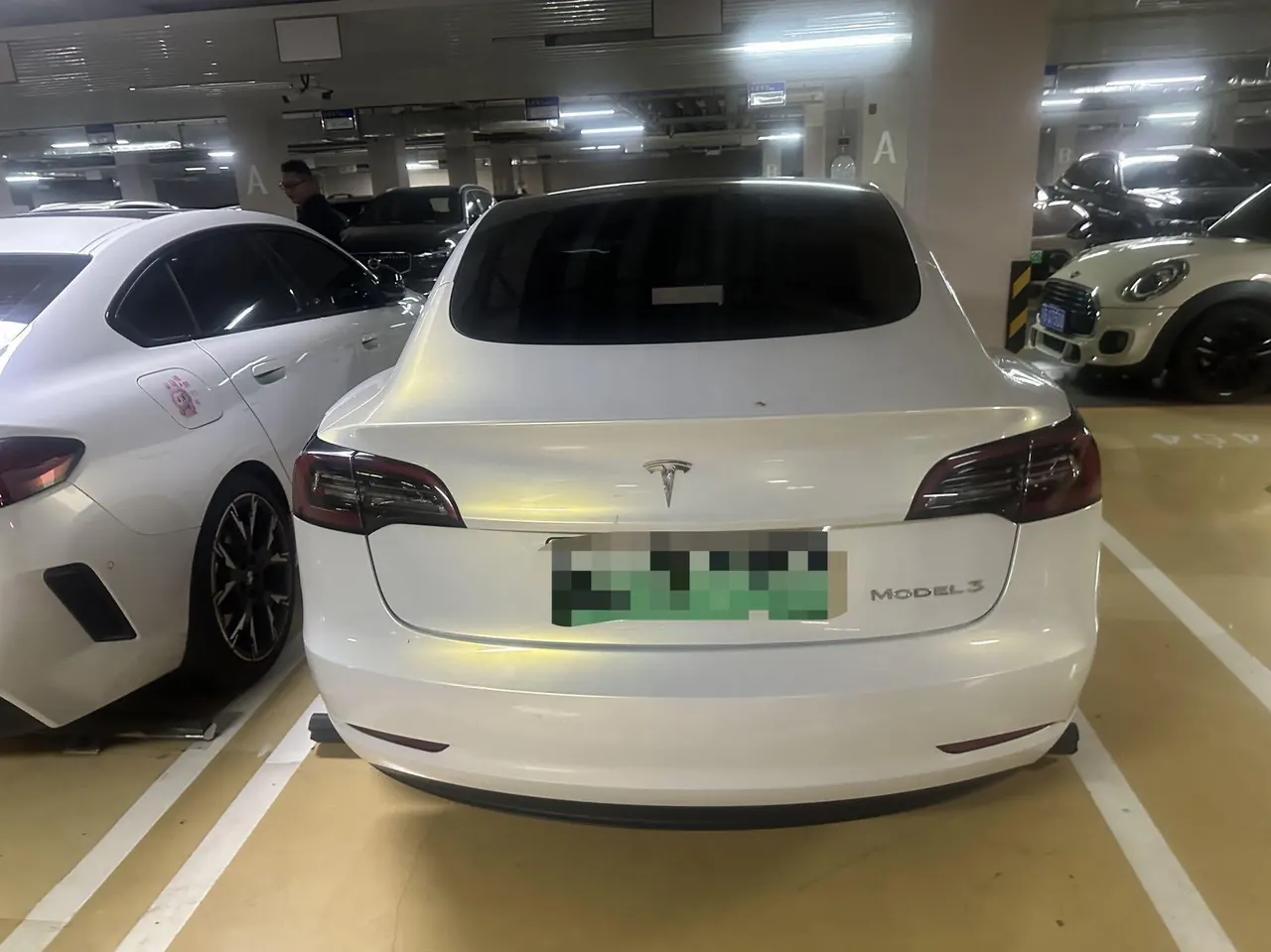 Tesla 2022 Model 3 rear-wheel drive version of automatic transmission 3