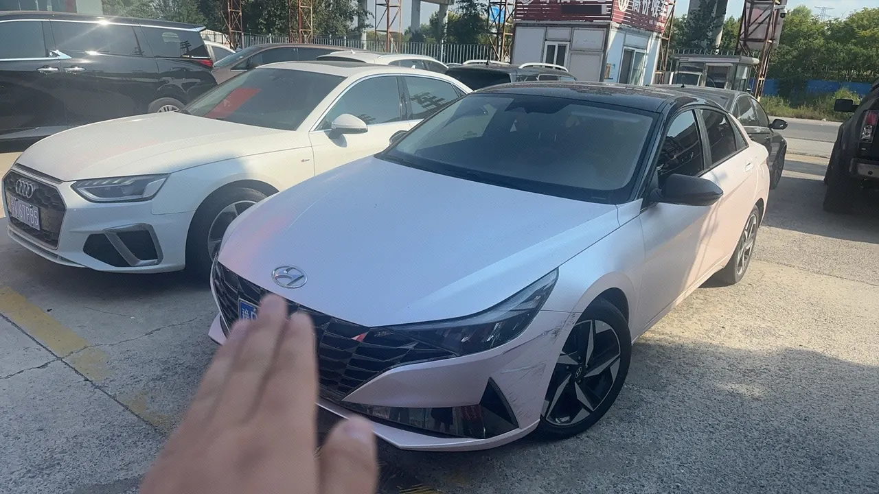 打开图片灯箱:Hyundai 2023 Elantra -3-compartment 1.5 stepless LUX premium automatic gear