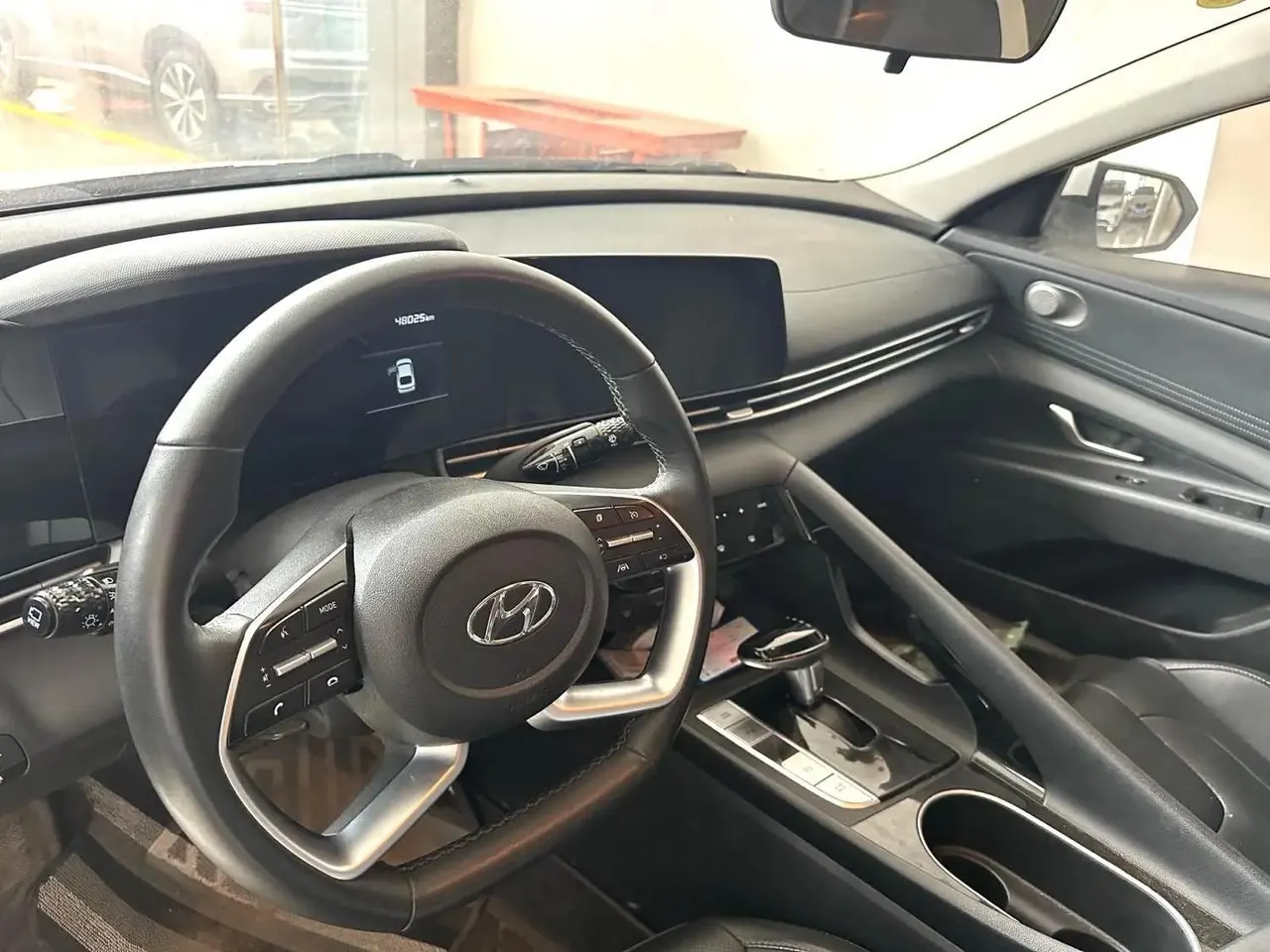 Hyundai 2023 Elantra -3-compartment 1.5 stepless LUX premium automatic gear 4