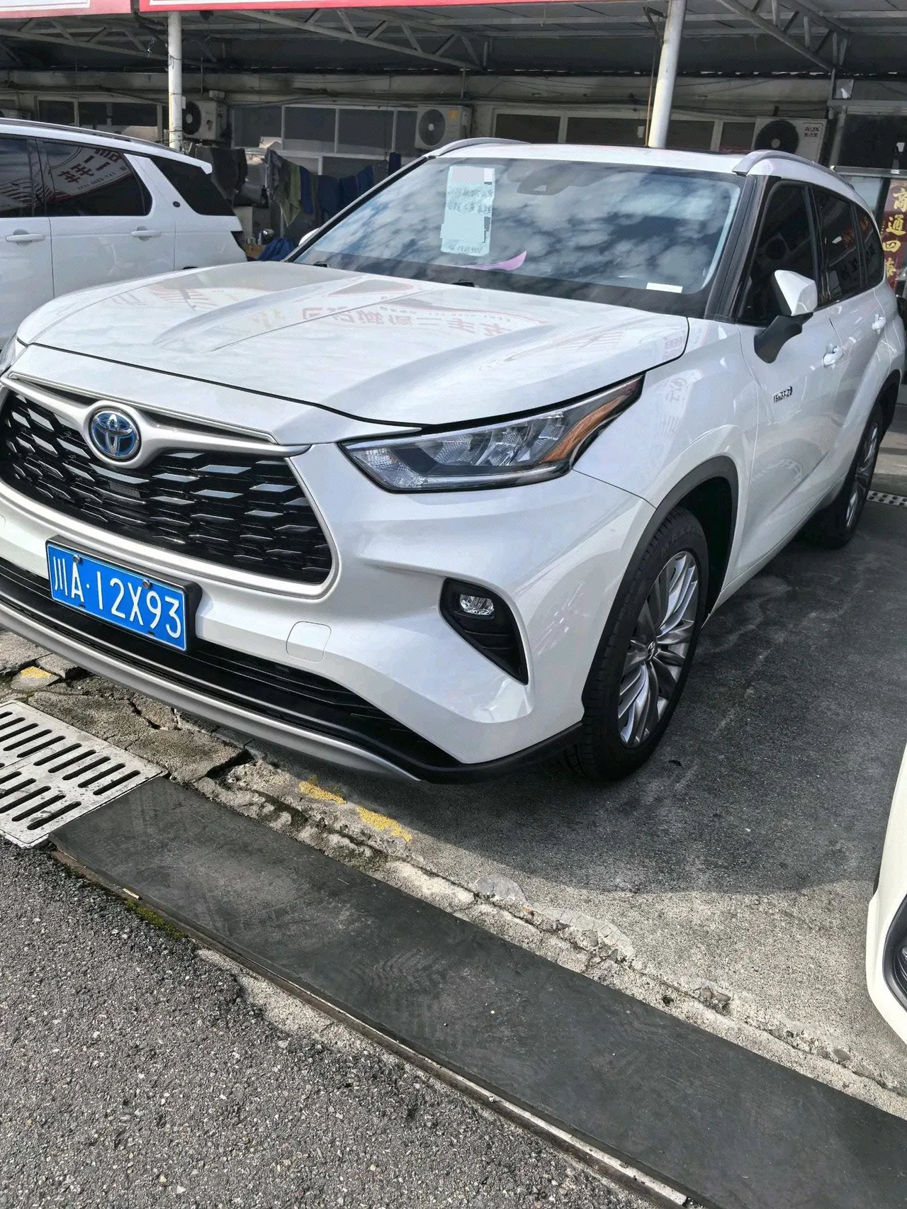 打开图片灯箱:Toyota 2023 Highlander Dual Engine 2.5 Stepless Four-wheel Drive Knight Edition 7-seat Automatic Gear