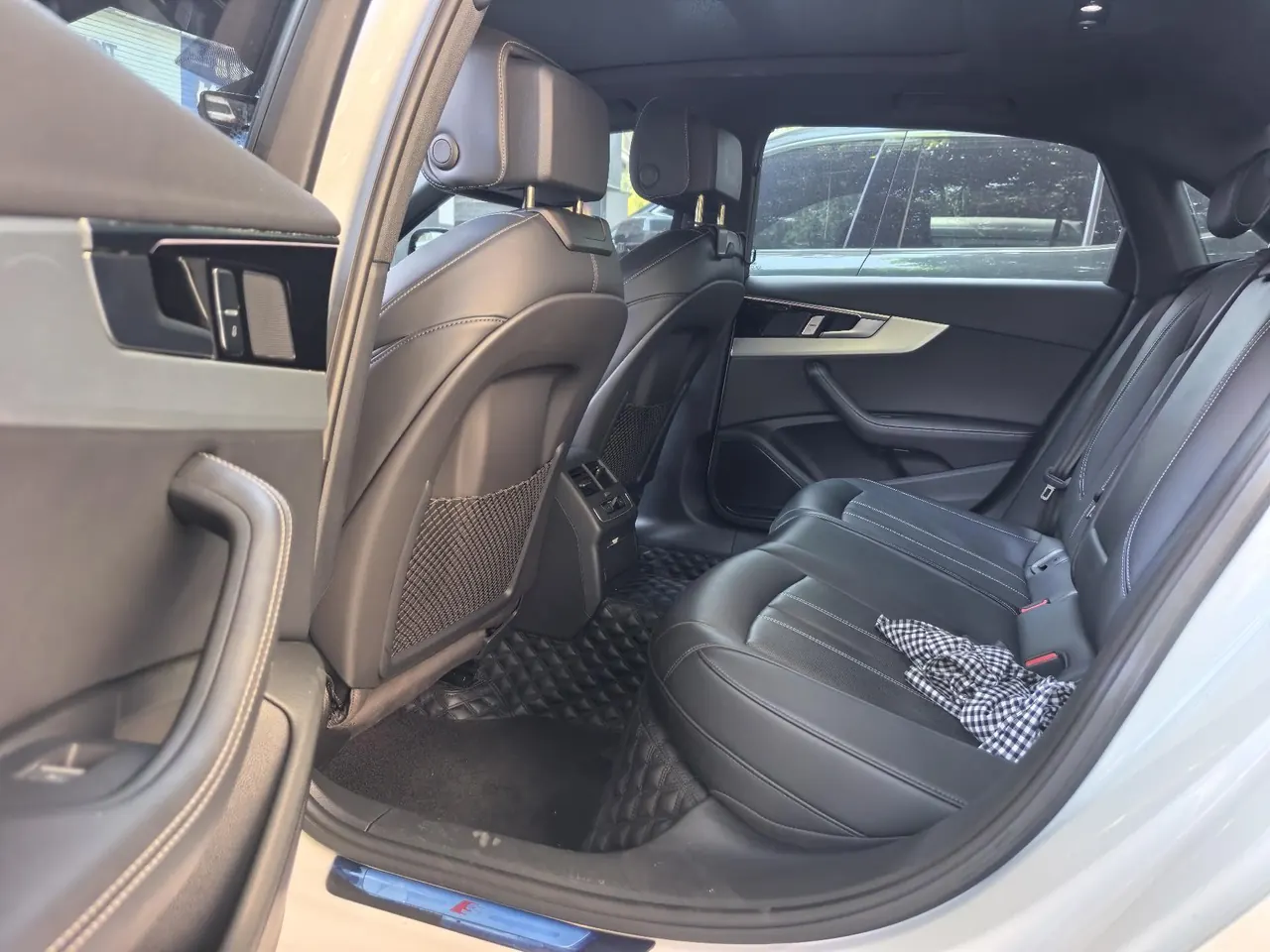 Audi 2024 A4L 2.0TFSI 40TFSI Deluxe Dynamic Automatic 5