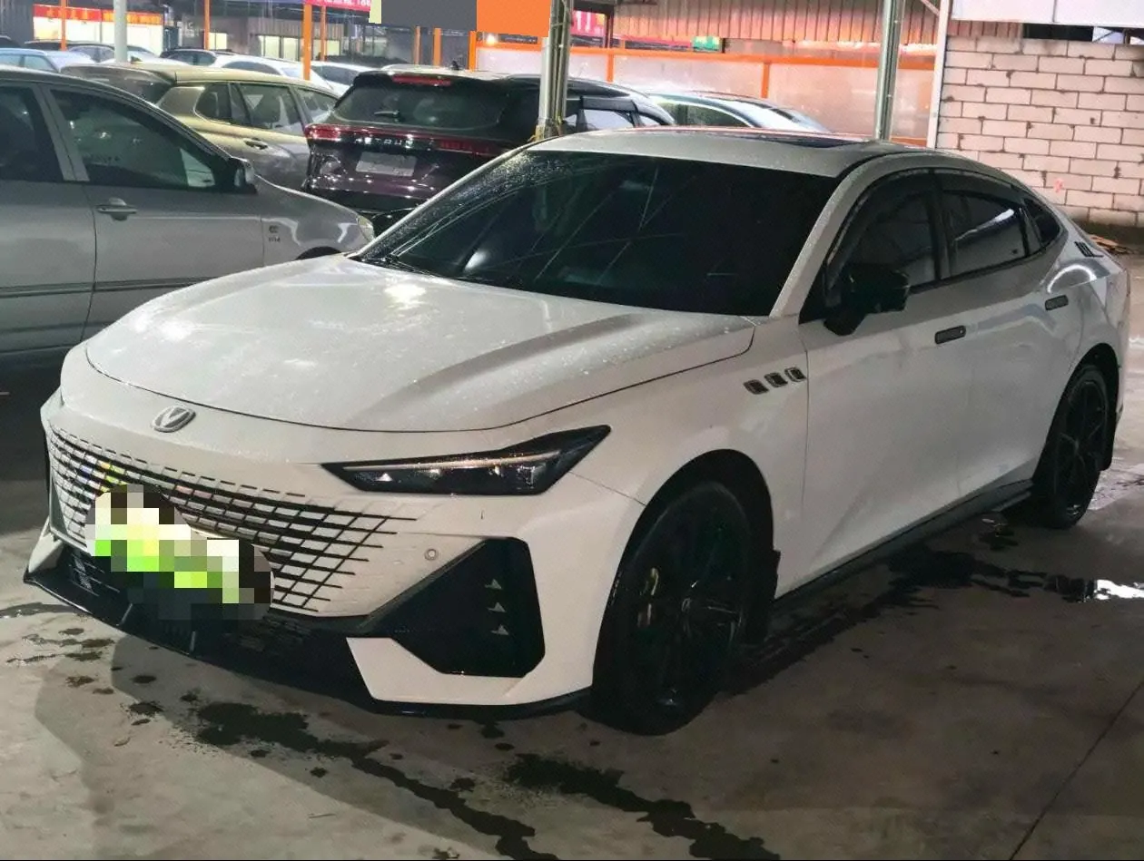 ChangAn 2023 UNI-V Smart Electric iDD 1.5T 113km Smart Fun (Fast Edition) Automatic Gear - View 1