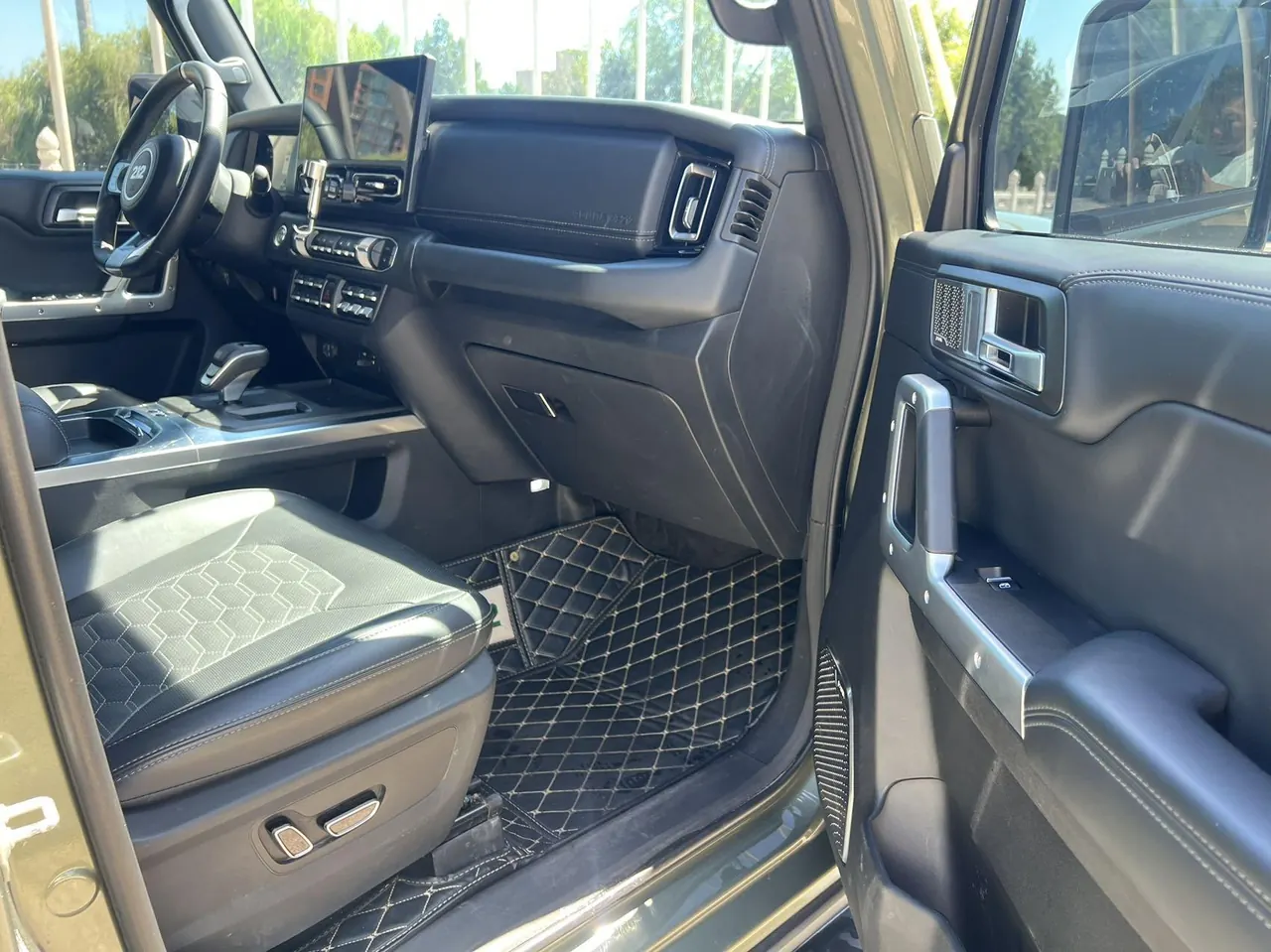 212 2024 T01 2.0T Explorer Automatic 7