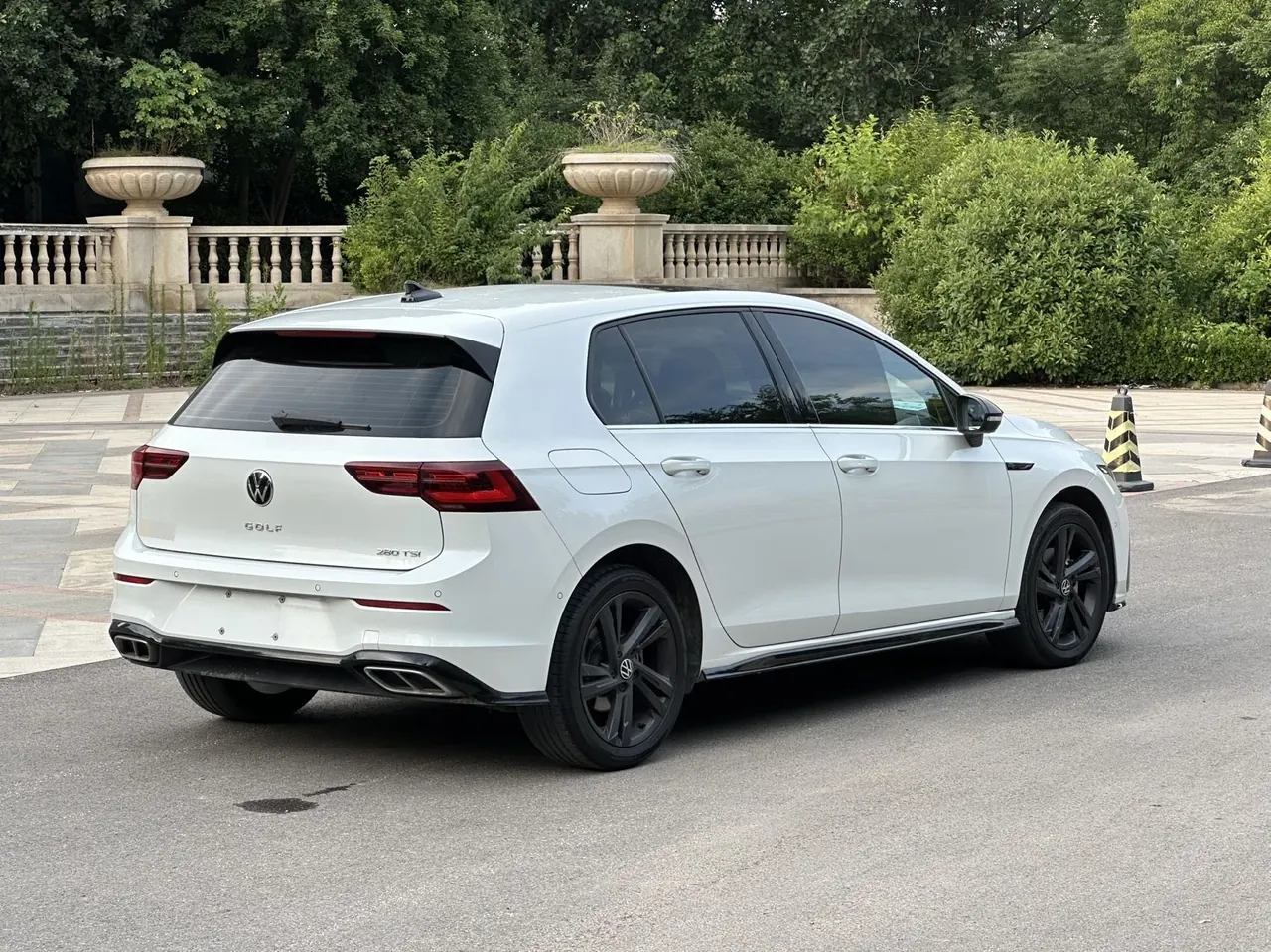 Volkswagen 2023 Golf 8 R-Line 1.4TSI 280TSI Lite Automatic 7