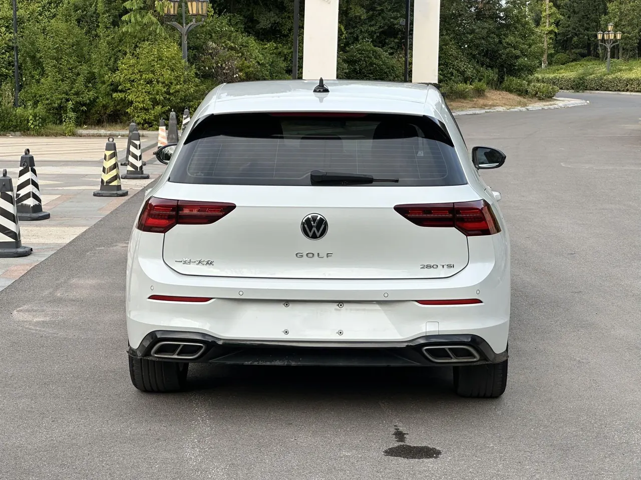 Volkswagen 2023 Golf 8 R-Line 1.4TSI 280TSI Lite Automatic 8