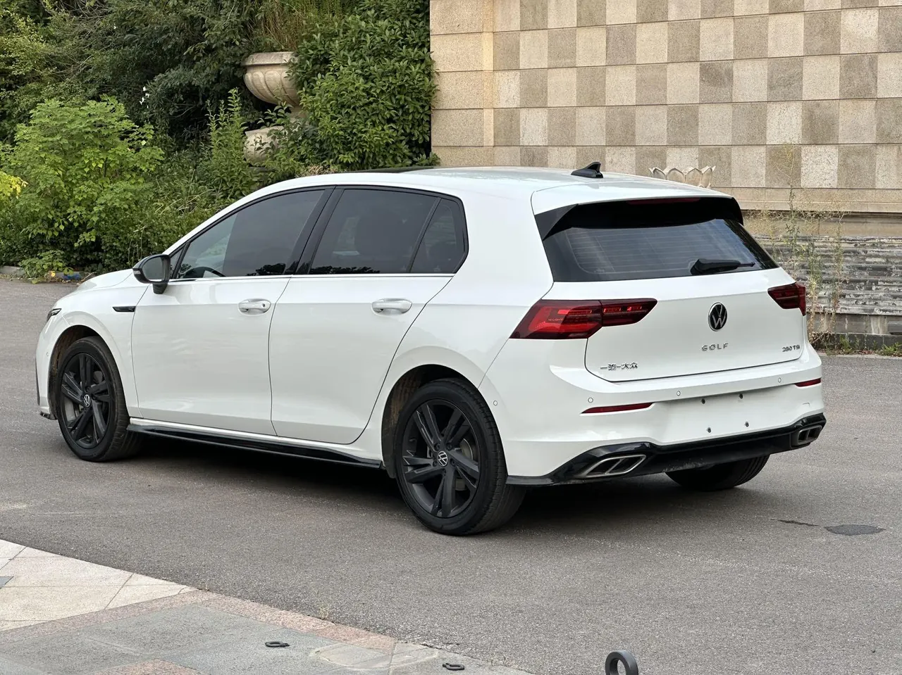 Volkswagen 2023 Golf 8 R-Line 1.4TSI 280TSI Lite Automatic 9