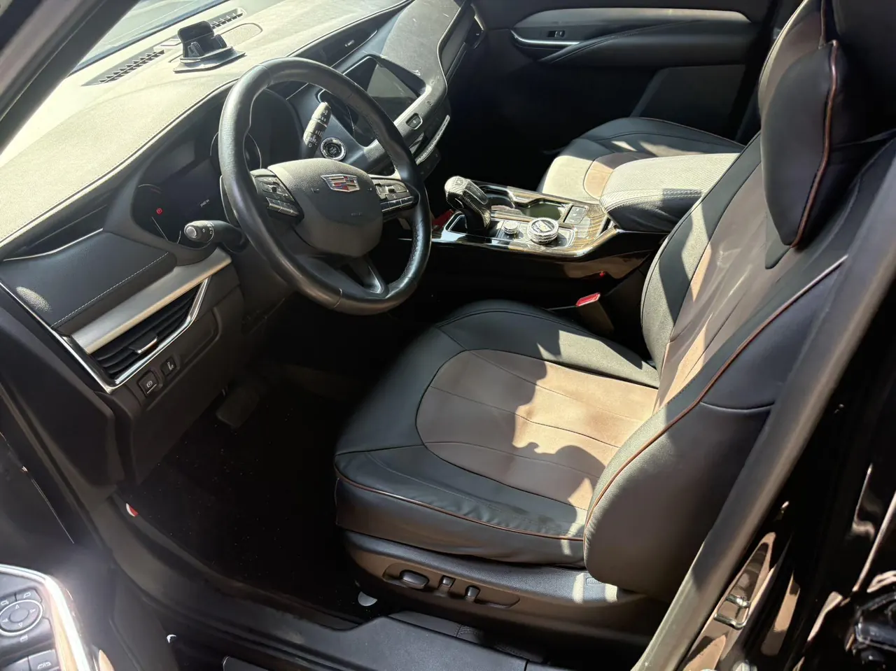 Cadillac 2020 XT4 2.0T 28T Two-Drive Leading Automatic Gear 3