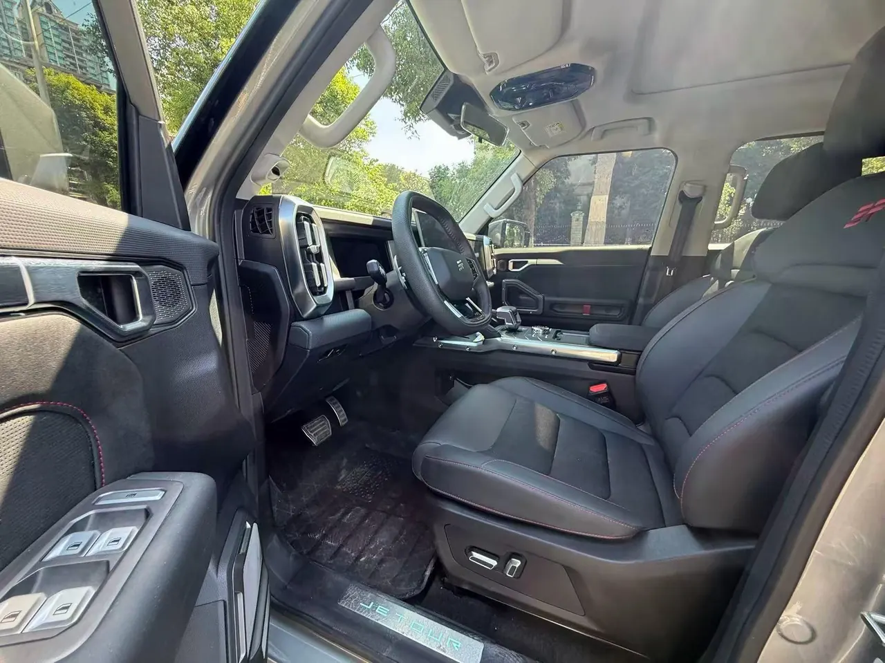 Jetour 2024 Traveler 2.0T Four-Wheel-Drive Cross-Country PRO Entertainment Version Automatic Transmission 4