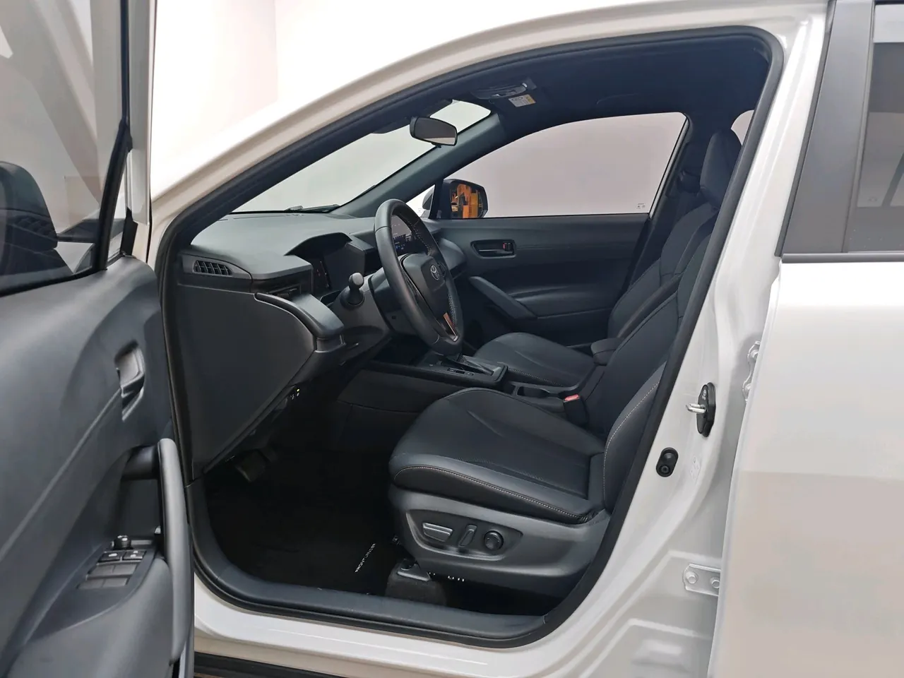 Toyota 2026 Front Landa 2.0 Stepless Comfort PLUS Edition Automatic Gear 3