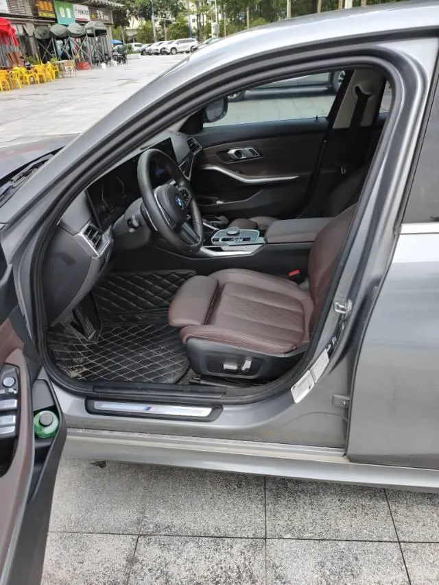 BMW 3 Series 2023 320i 2.0T M Sports Suit Automatic Gear 3