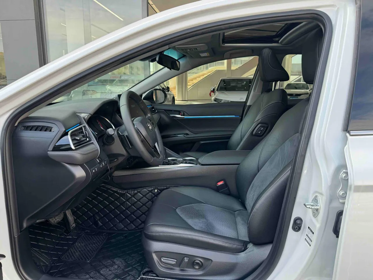 Toyota 2022 Camry 2.0S Stepless Knight Edition Automatic Gear 4