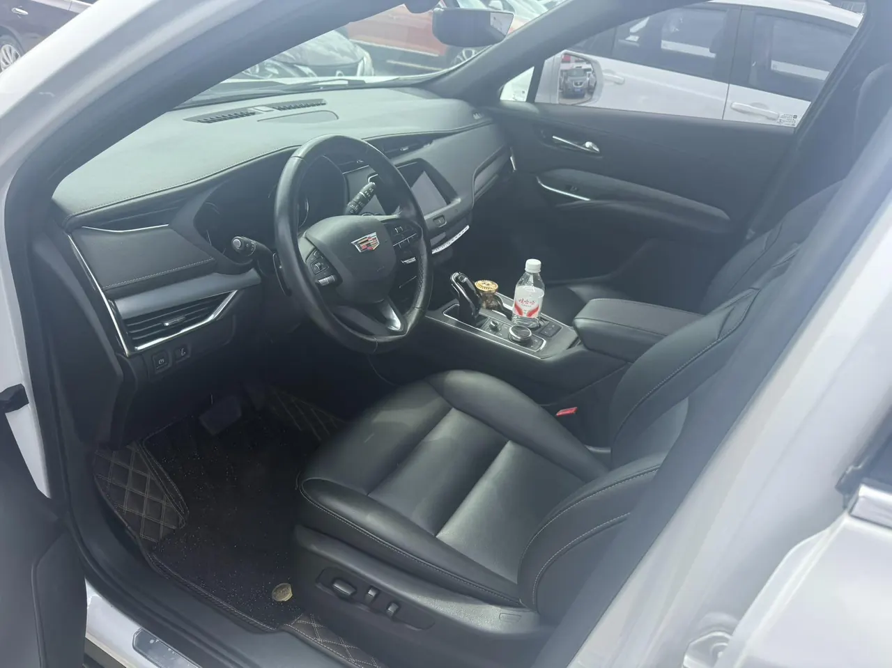 Cadillac 2021 XT4 2.0T 28T Two-Drive Leading Automatic Gear 5