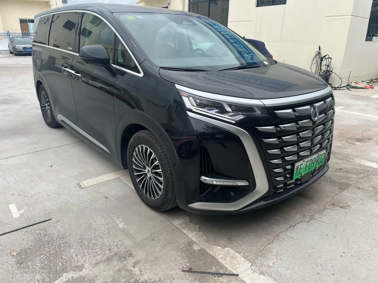 Denza 2024 Denza D9 DM-i 1.5T stepless 980 four-wheel drive distinguished automatic gear 3