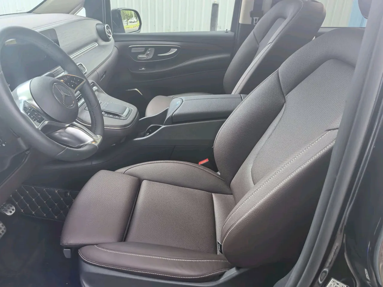 Mercedes Benz V 2024V 300 L 48V 2.0T Premium Edition Automatic Gear 3
