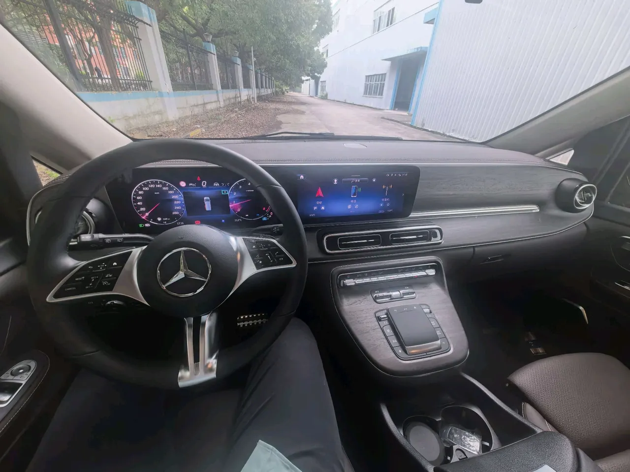 Mercedes Benz V 2024V 300 L 48V 2.0T Premium Edition Automatic Gear 4