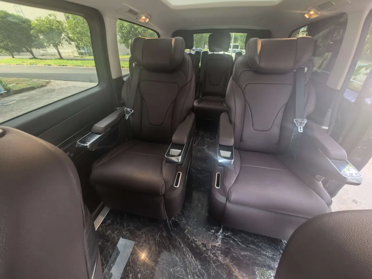 Mercedes Benz V 2024V 300 L 48V 2.0T Premium Edition Automatic Gear 5