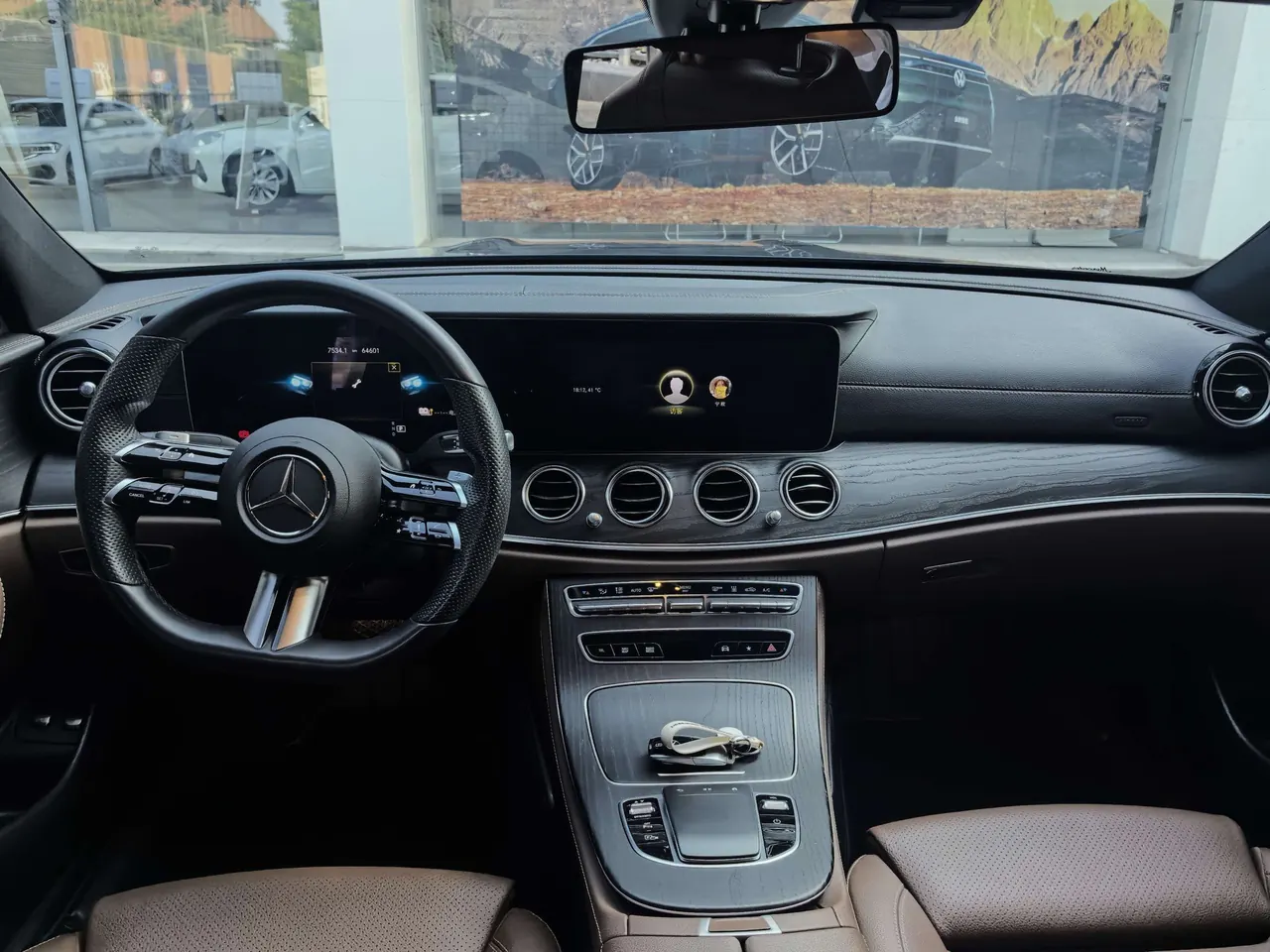 Mercedes Benz E-Class New Energy 2022 E 350 e L 2.0T Sports (Change 2) Automatic Gear 3
