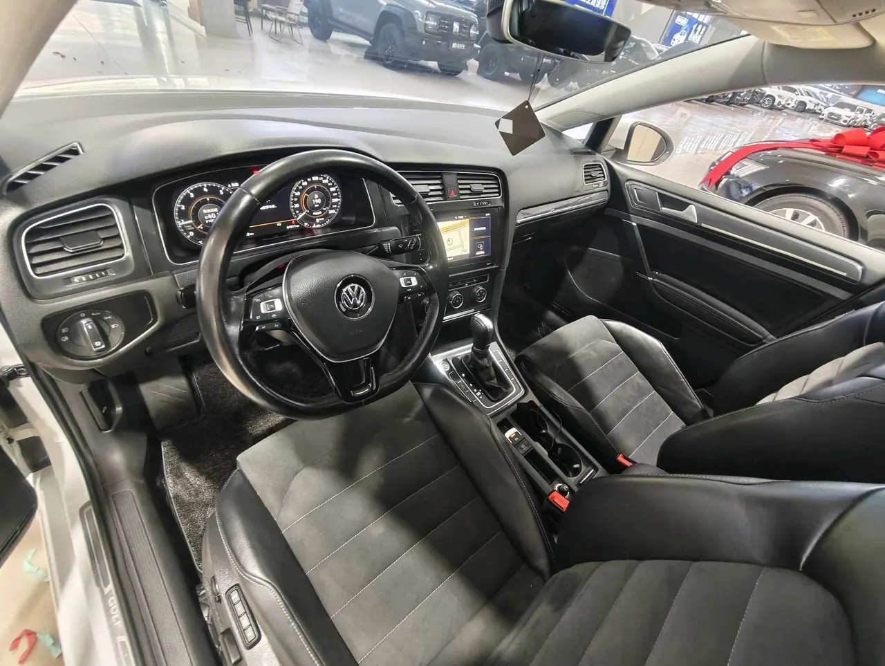 Volkswagen 2020 Golf 7 1.4TSI 280TSI Luxury Automatic 4