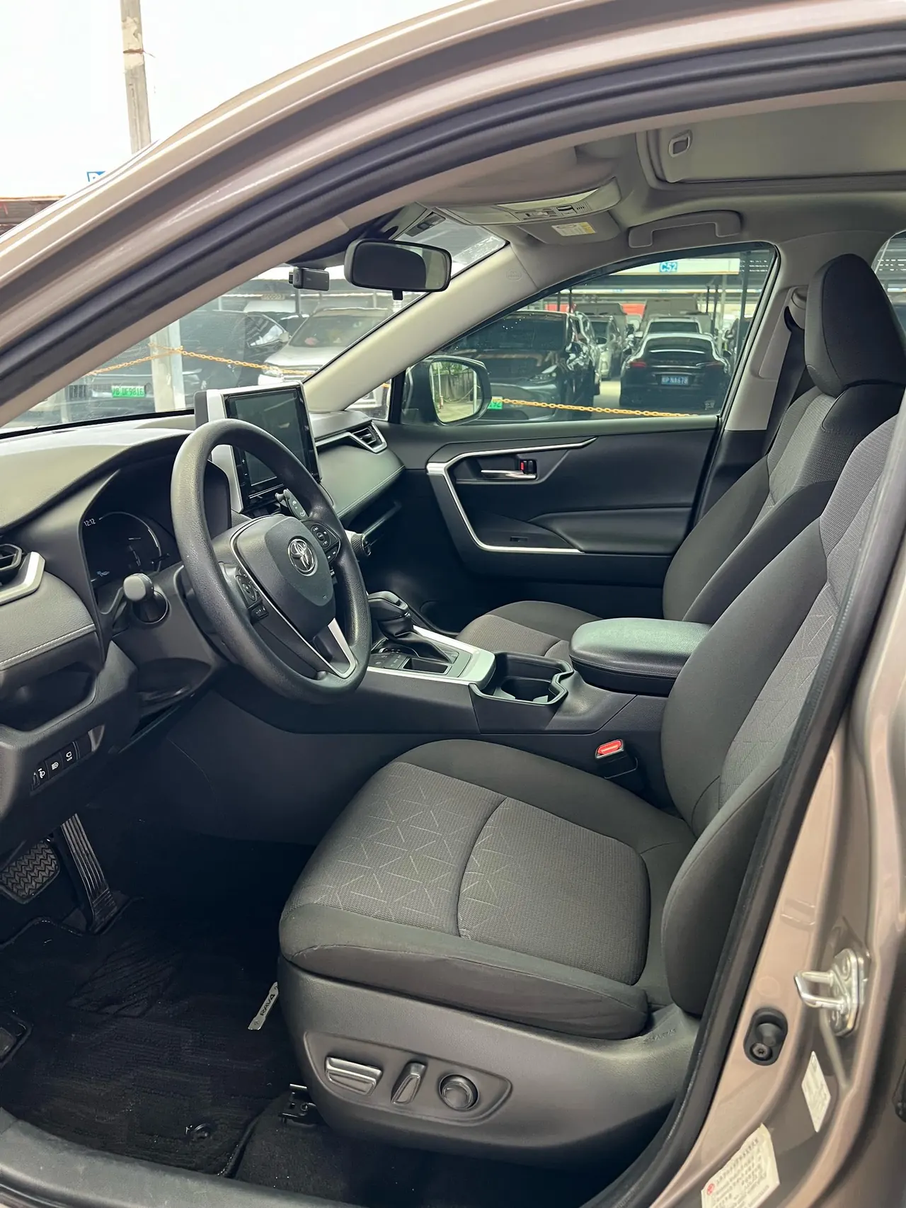 Toyota 2020 RAV4 Rongbo 2.0 Stepless Two-Drive Fashion Edition Automatic Gear 5
