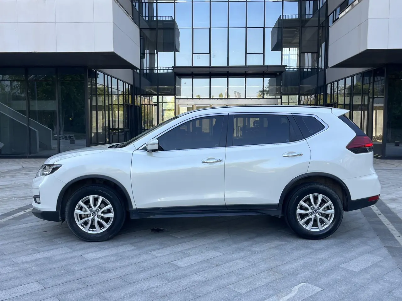 Nissan 2020 Qijun 2.0 stepless XL Premium two-wheel drive Zhilian exclusive version of automatic gear 3