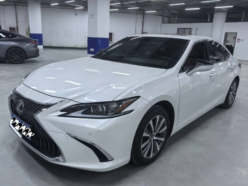 打开图片灯箱:Lexus ES (Imported) 2020 ES200 2.0 Stepless Deluxe Edition Automatic Gear