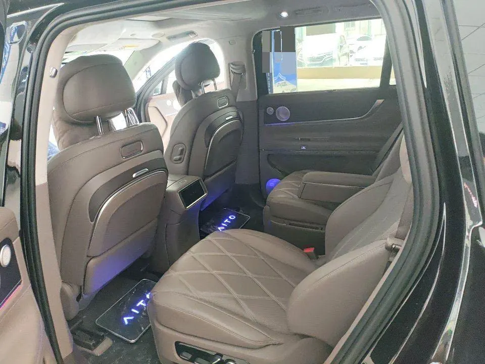 AITO 2025 AITO M9 extended range Ultra version 52kWh6 seat version automatic gear 3
