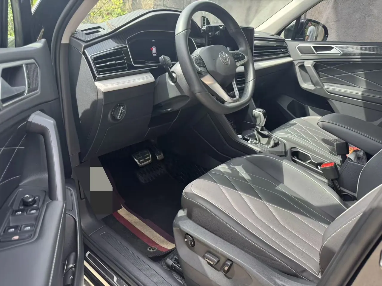 Volkswagen 2025 Tiguan L R-Line 2.0TSI 330TSI outstanding two-wheel drive R-Line Long Yao version automatic gear 3