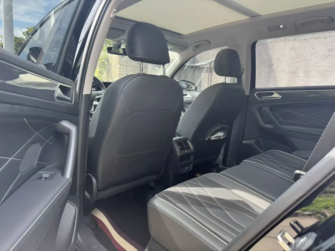 Volkswagen 2025 Tiguan L R-Line 2.0TSI 330TSI outstanding two-wheel drive R-Line Long Yao version automatic gear 4