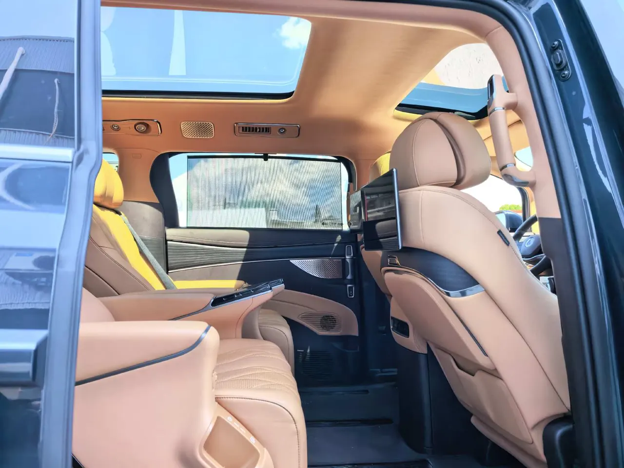 Denza 2025 Denza D9 DM-i 1.5T stepless intelligent driving version 1020 four-wheel drive exclusive automatic transmission 2