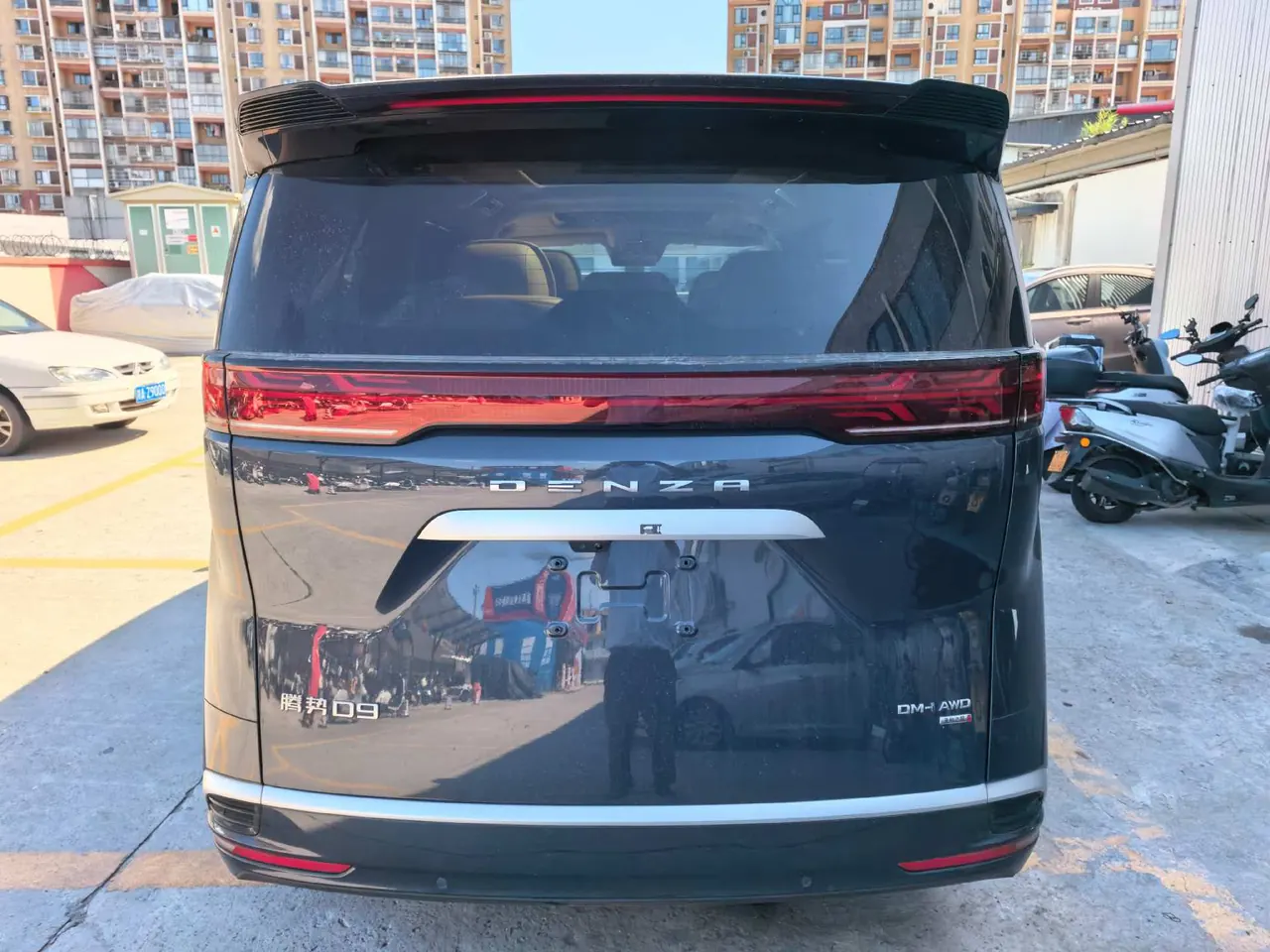 Denza 2025 Denza D9 DM-i 1.5T stepless intelligent driving version 1020 four-wheel drive exclusive automatic transmission 4