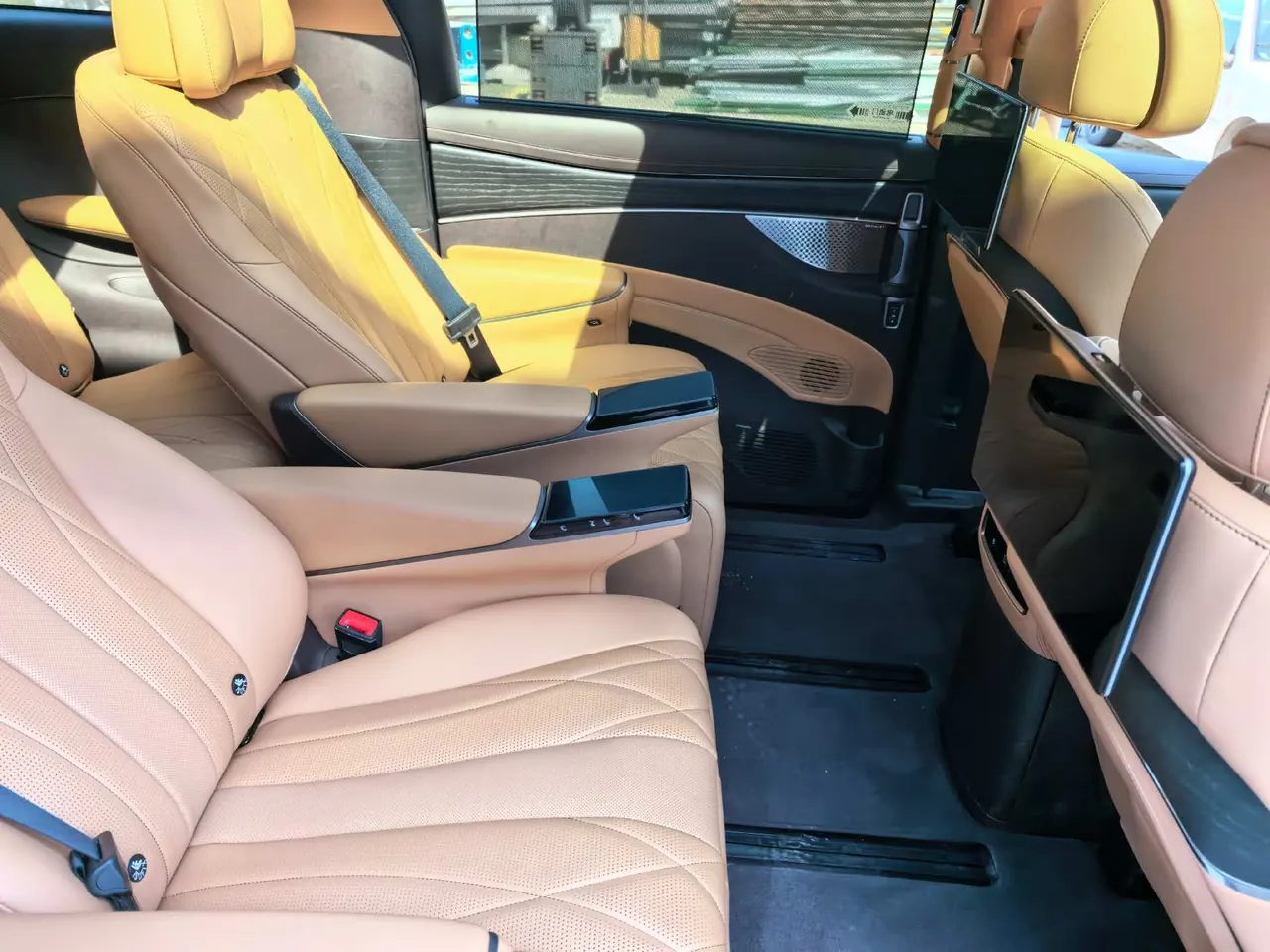 Denza 2025 Denza D9 DM-i 1.5T stepless intelligent driving version 1020 four-wheel drive exclusive automatic transmission 6